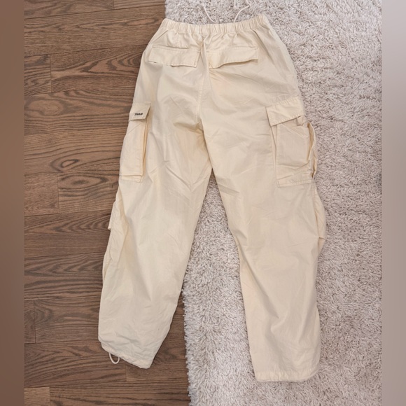 TNA Cream Elastic Waist cargo Pants - Picture 6 of 6